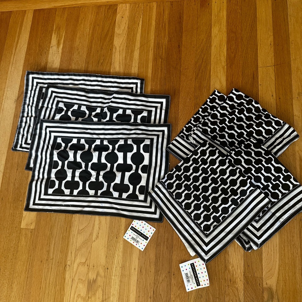 Gretchen Scott Geometric Placemats and Napkins Set